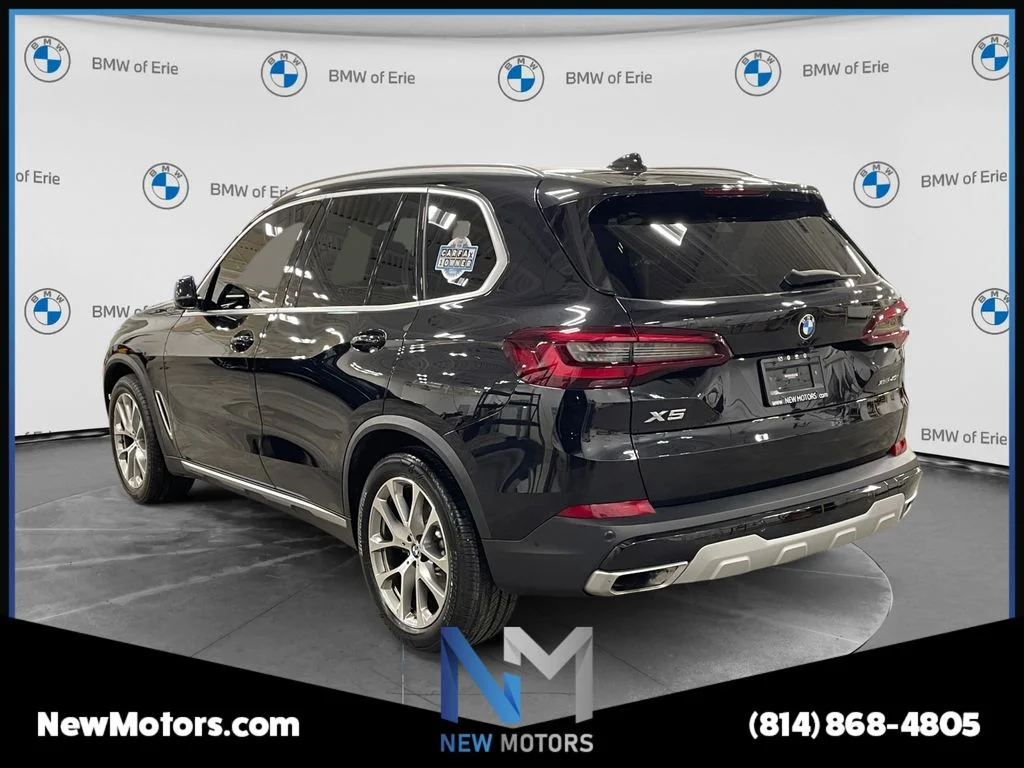 Used 2021 Black Sapphire Metallic BMW xDrive40i image 3