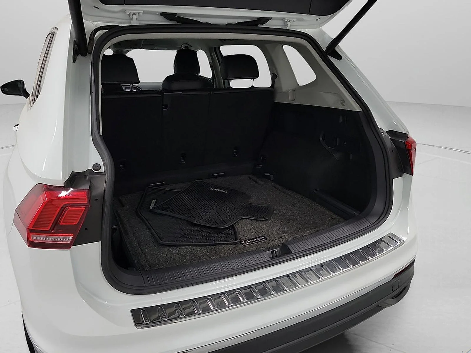 Used 2024 White Volkswagen  image 7