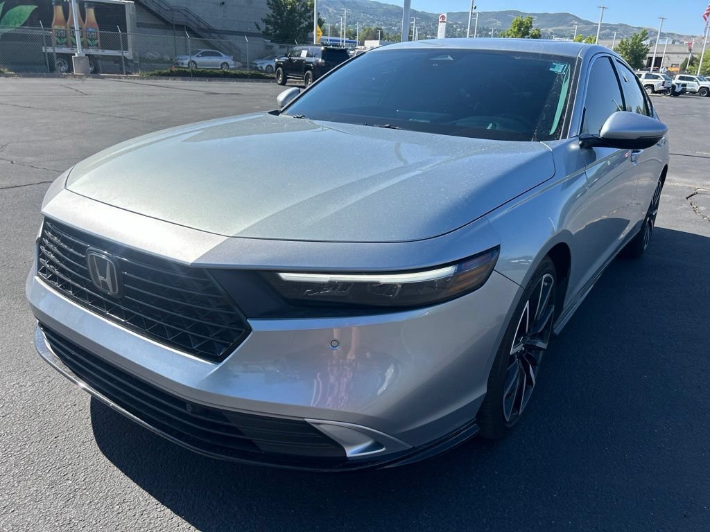 Used 2024 Solar Silver Metallic Honda Touring image 14
