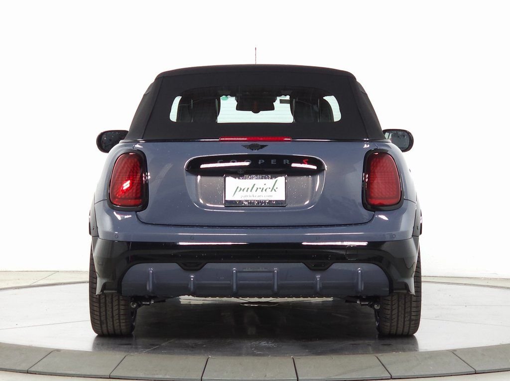 New 2026 Gray Metallic MINI Iconic image 6
