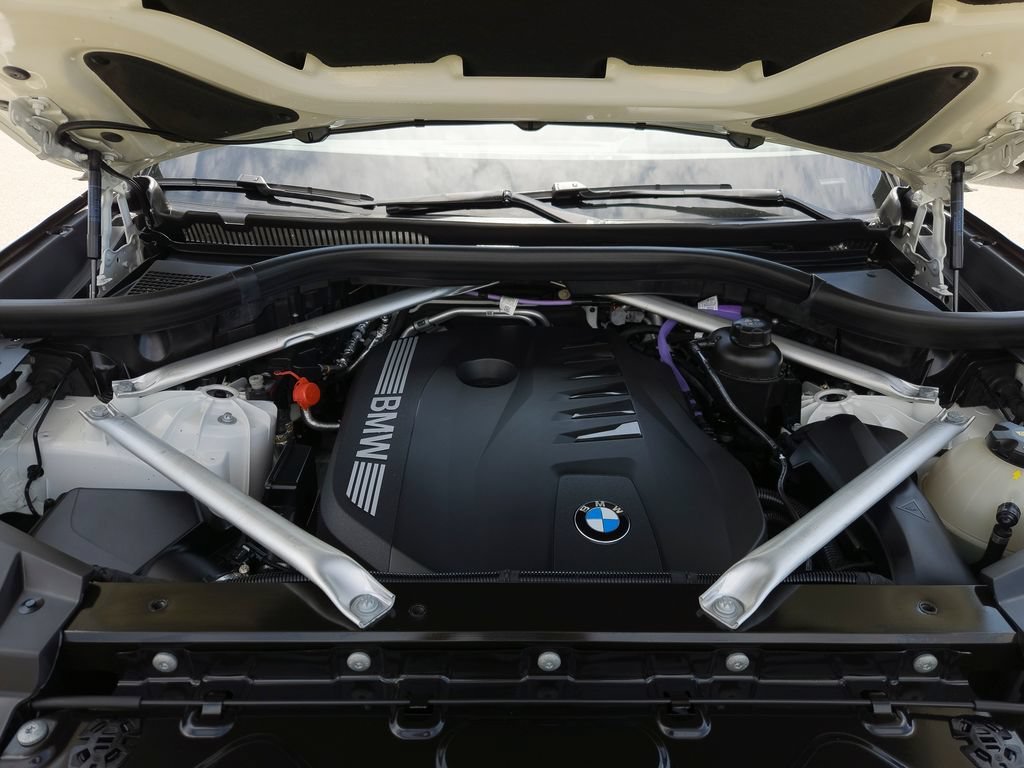 Used 2025 Alpine White BMW xDrive40i image 13