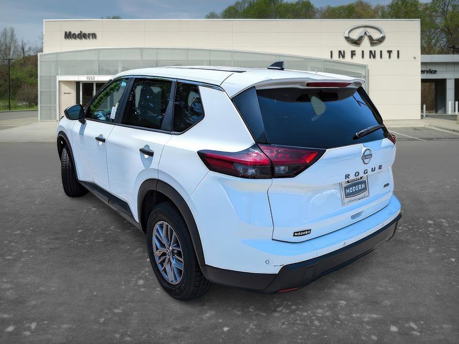Used 2024 Glacier White Nissan S image 5