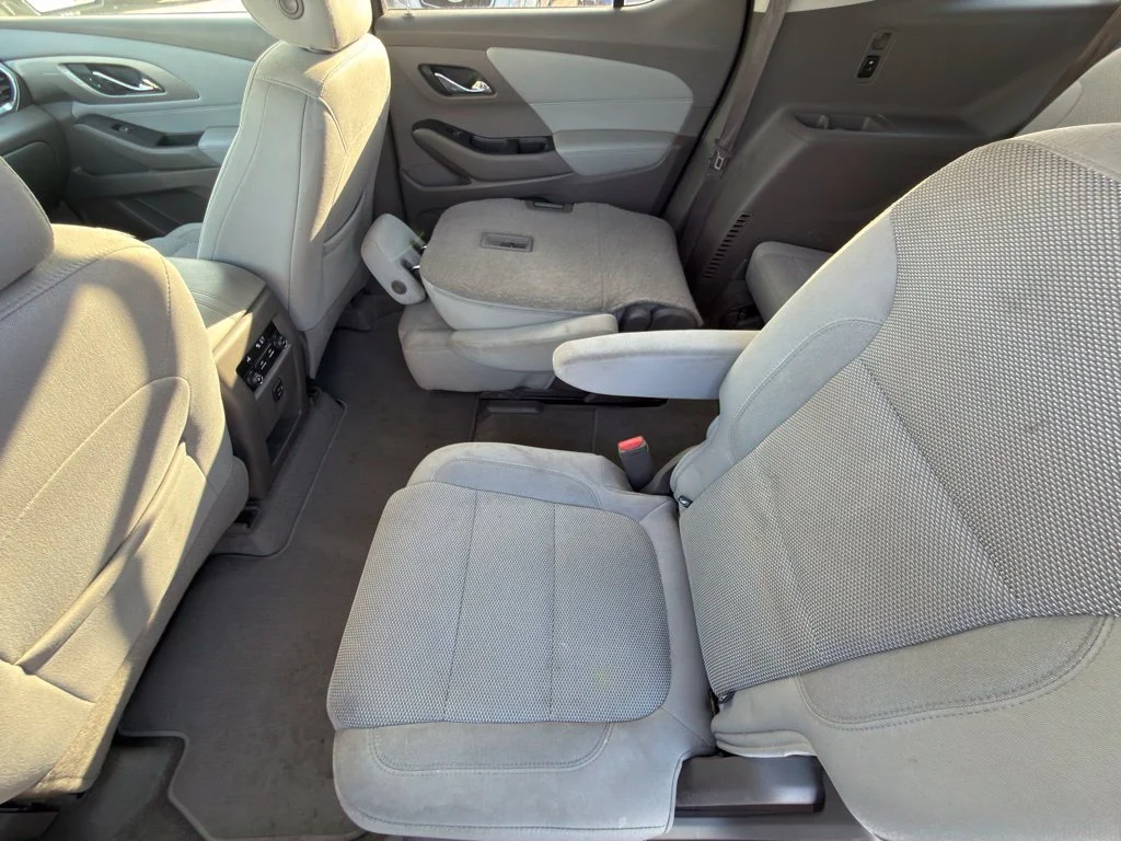 Used 2018 Silver Chevrolet LT image 14