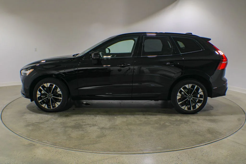 New 2026 Onyx Black Metallic Volvo T8 Plus image 2