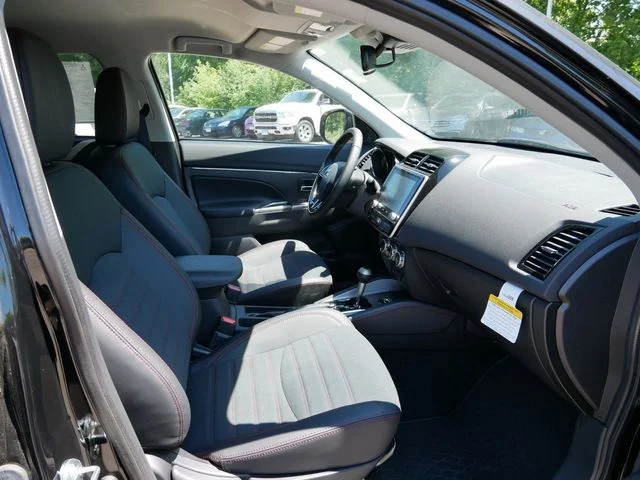 2025 Mitsubishi Outlander Sport SE - Photo 8