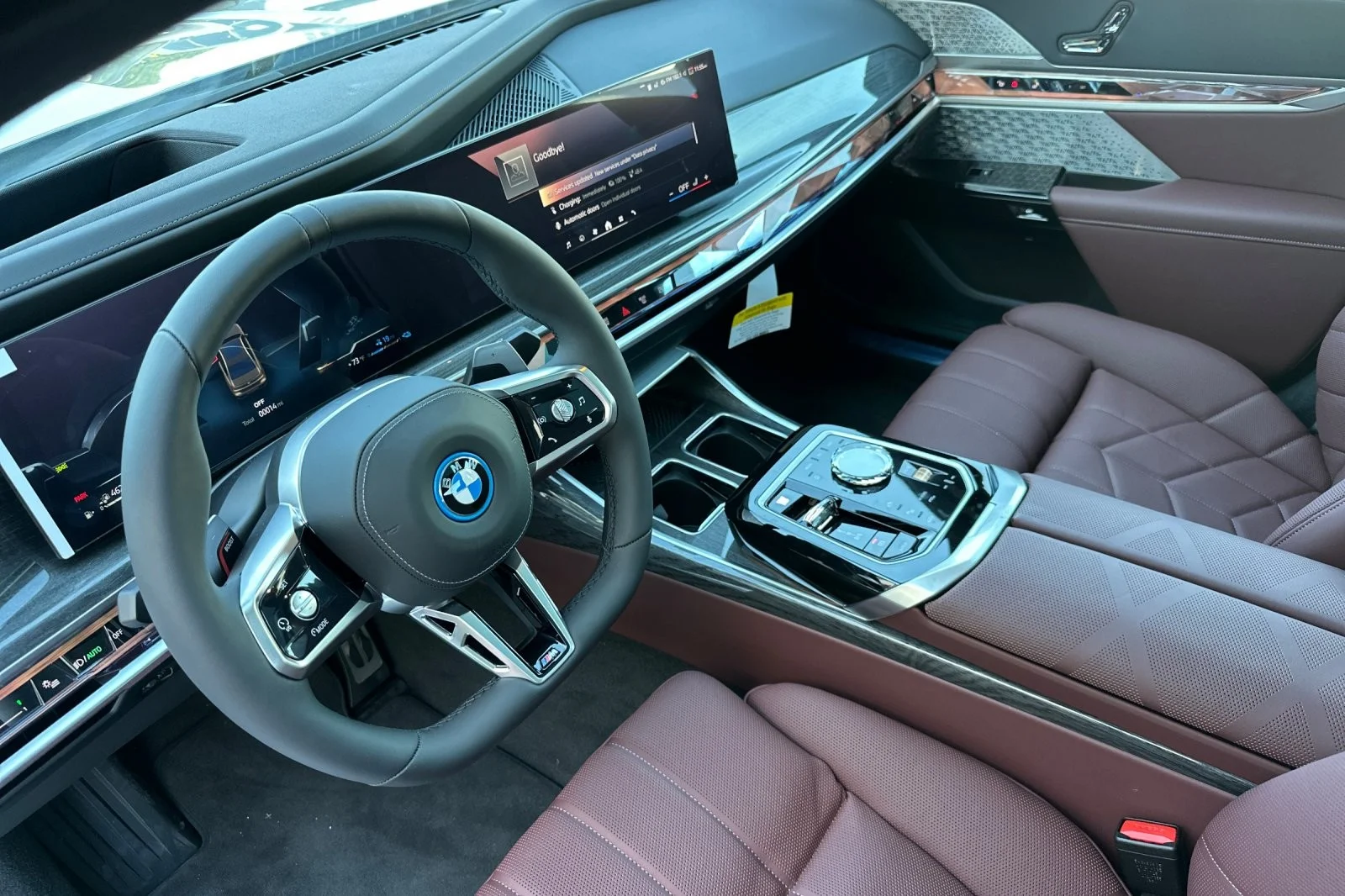 New 2026 Oxide Grey Metallic BMW 750e xDrive image 9
