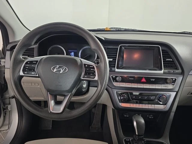 Used 2019 Silver Hyundai SE image 10