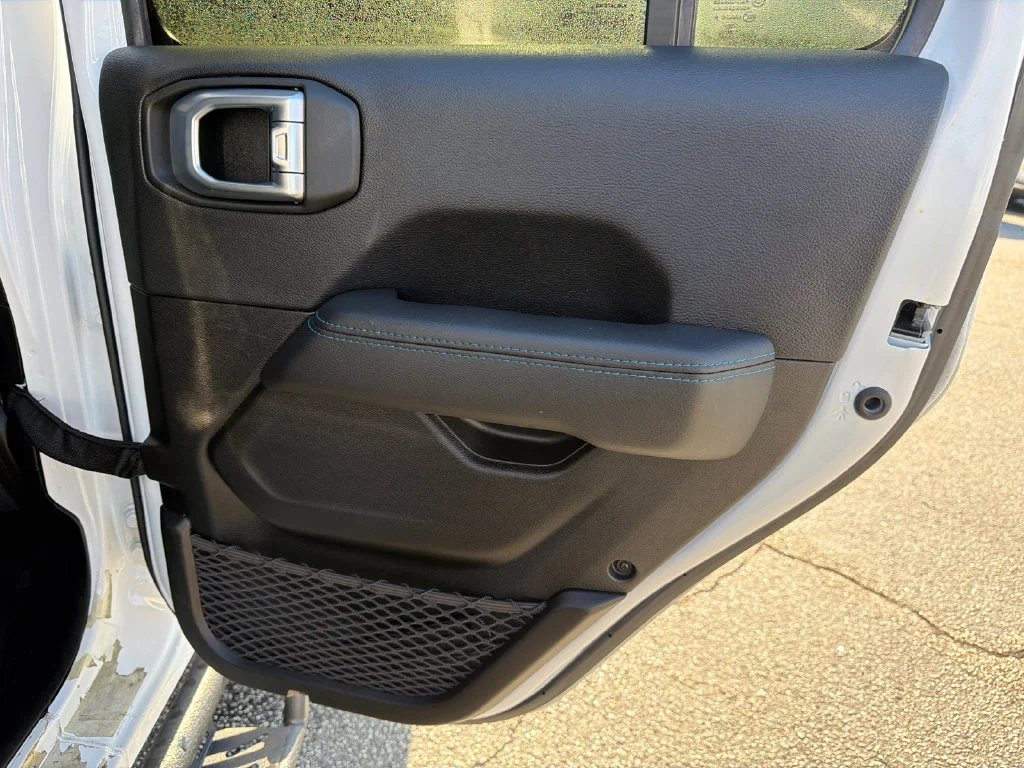 Used 2022 White/off-white Jeep Unlimited Rubicon 4xe image 16