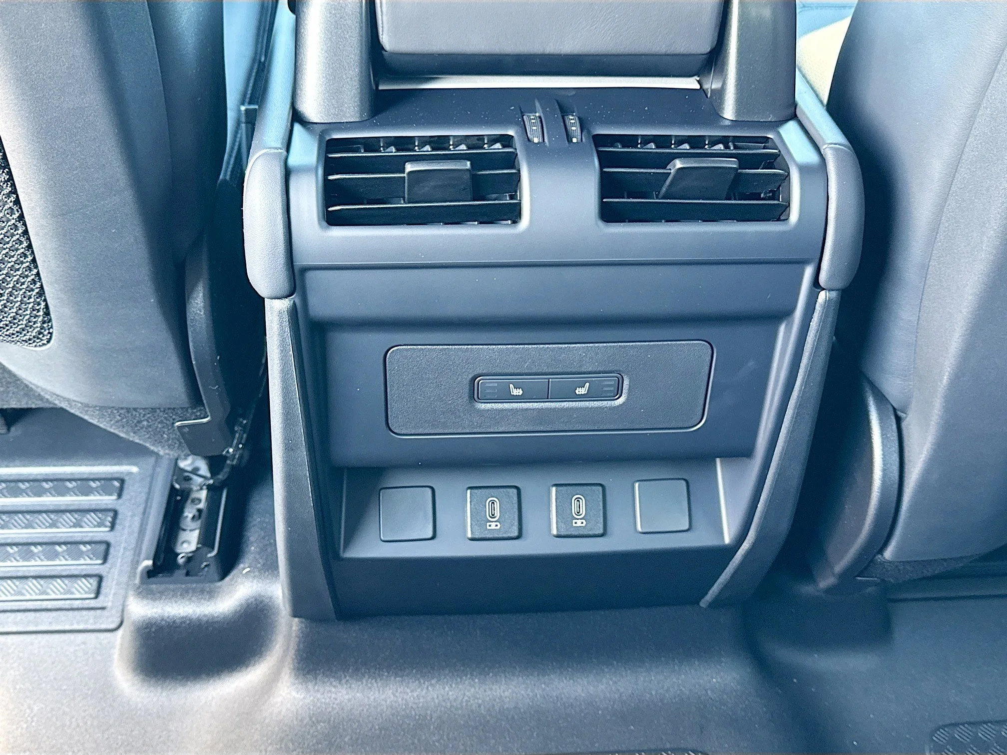 New 2026 Woolstone Green Metallic Land Rover X-Dynamic SE image 19
