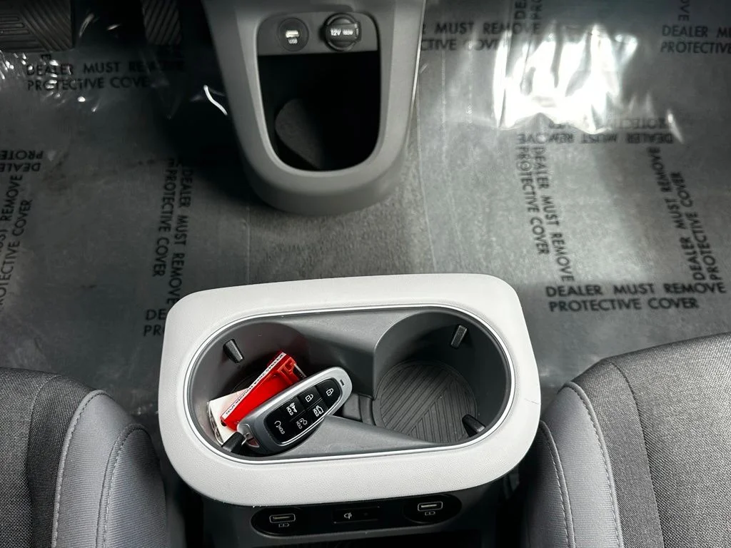 Used 2024 Black Hyundai SEL image 31