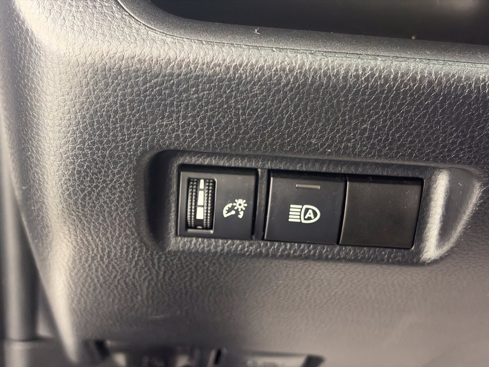 Used 2022 Silver Toyota LE image 19