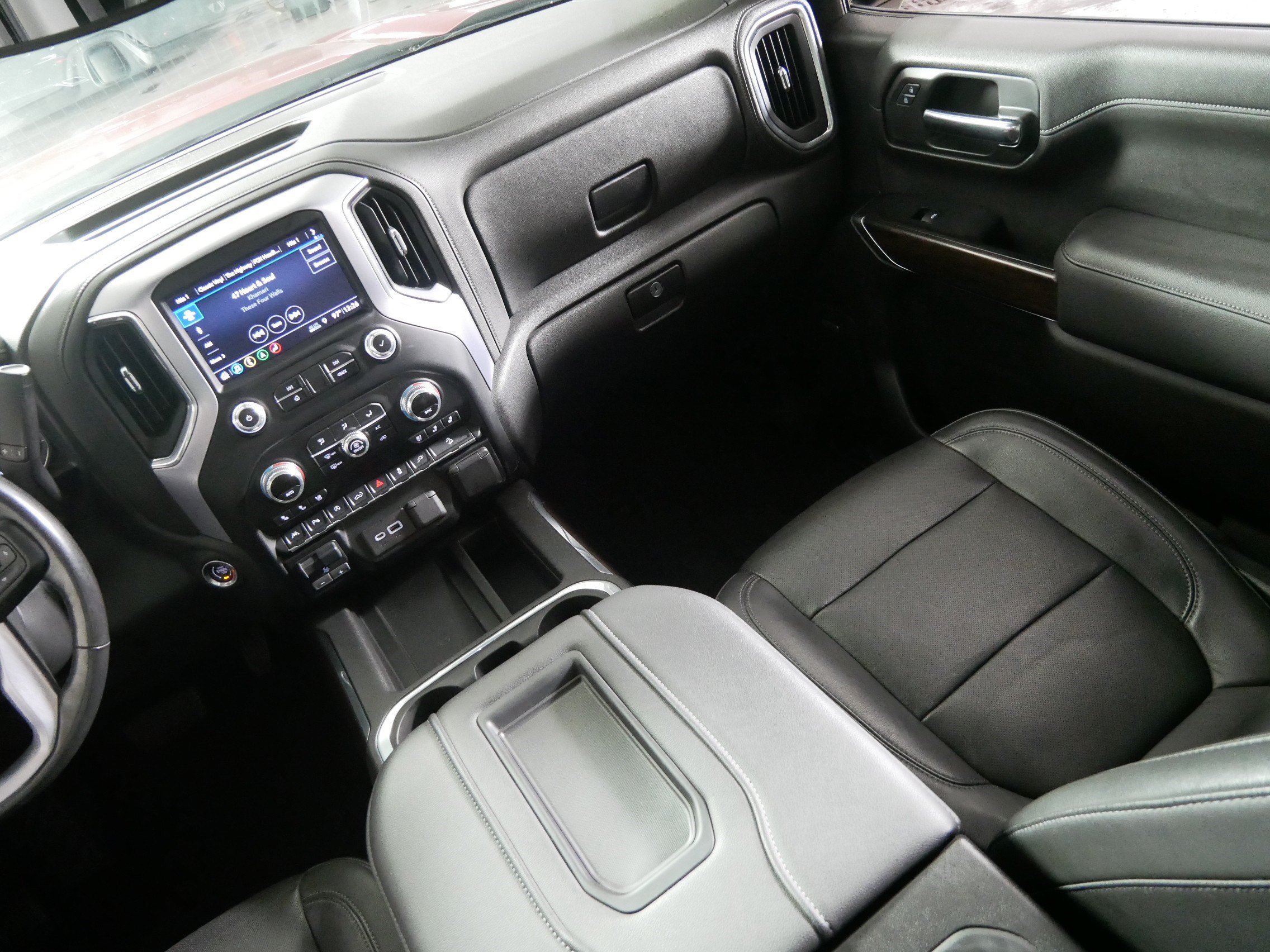 Certified Used 2019 RED QUARTZ TINTCOAT GMC SLT image 11