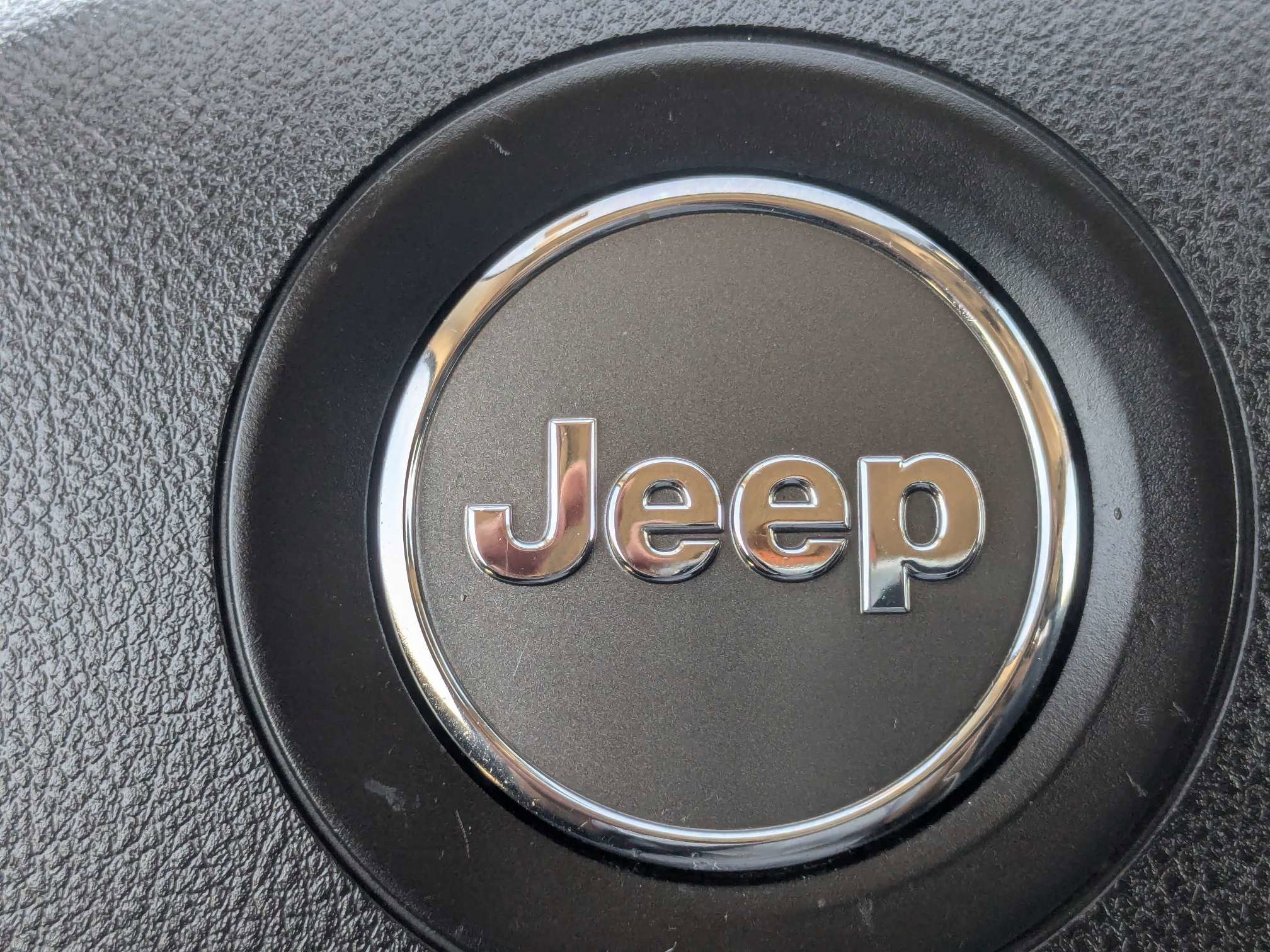 Used 2018 Light Brownstone Pearlcoat Jeep Latitude Plus image 35