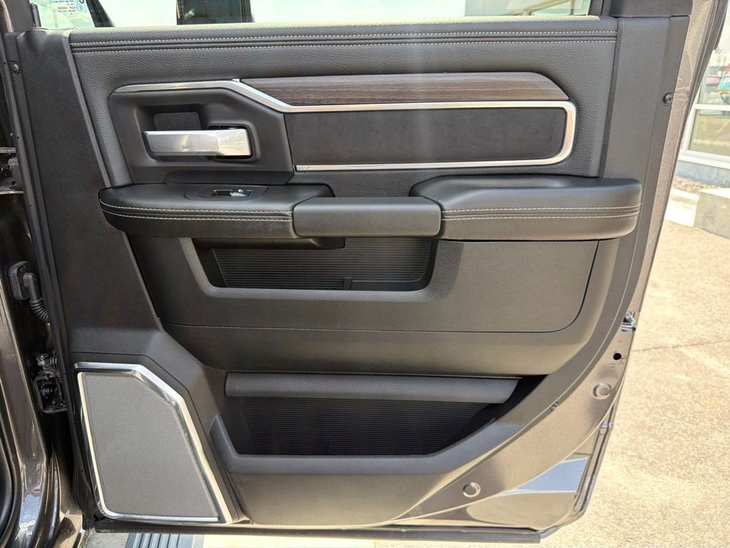 New 2026 Granite Crystal Metallic Clear-Coat Exterior Paint RAM Laramie image 37