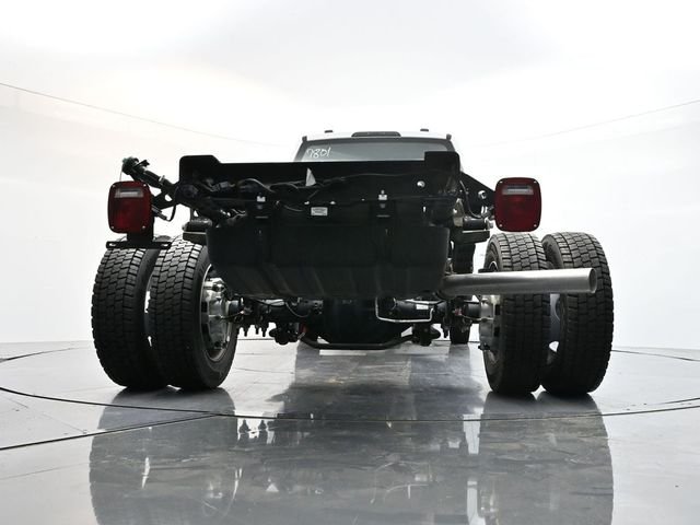 2024 Ford F-450 Super Duty Chassis Cab XL - Photo 32