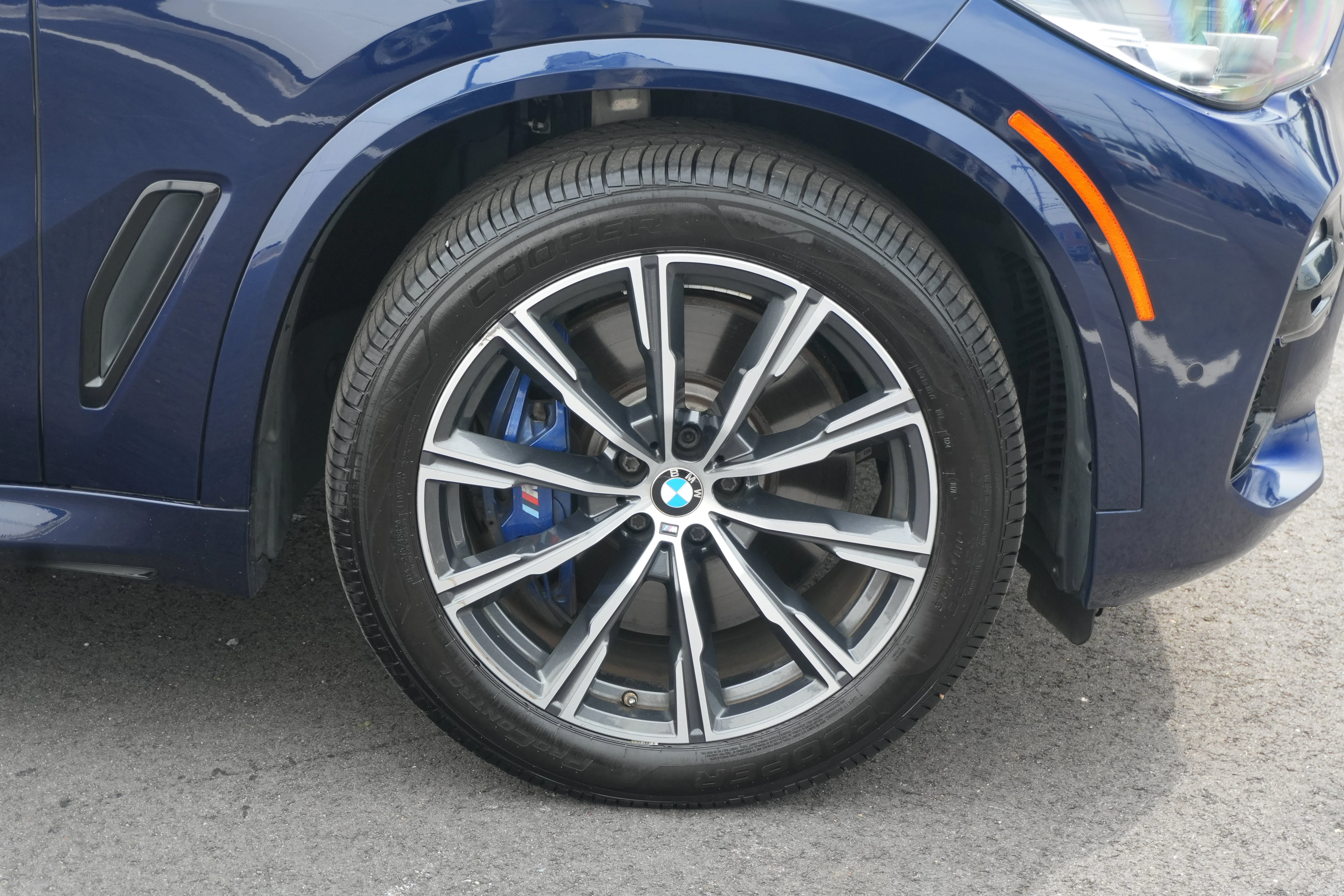 Used 2019 Tanzanite Blue II Metallic BMW xDrive40i image 10