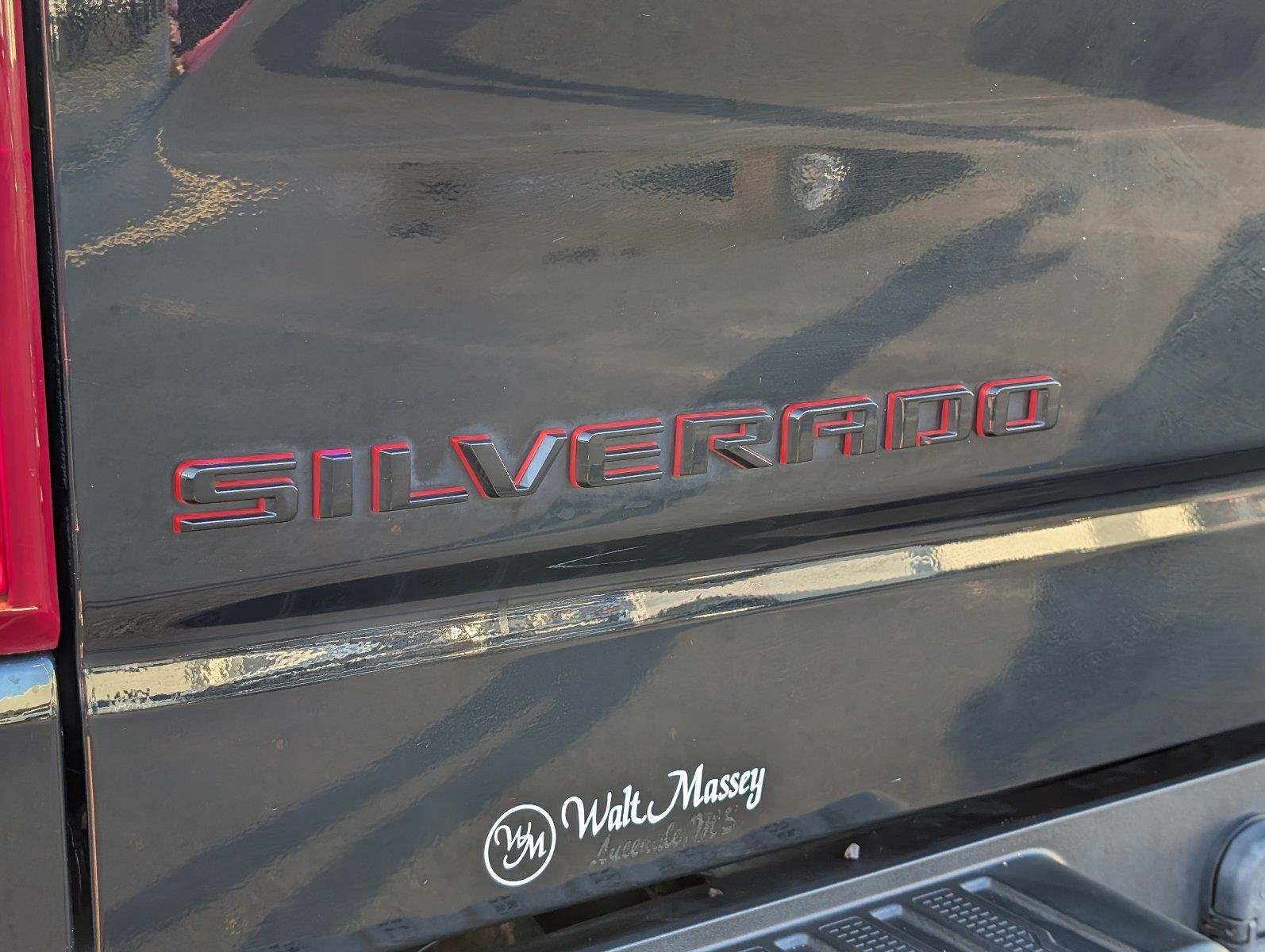 Used 2023 BLACK Chevrolet RST image 5