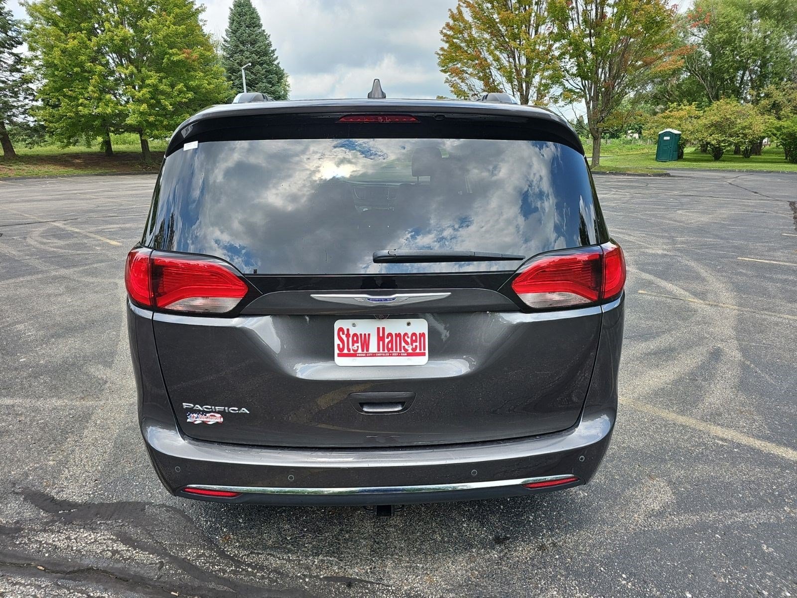 Used 2019 Granite Crystal Metallic Clearcoat Chrysler Touring L Plus image 4
