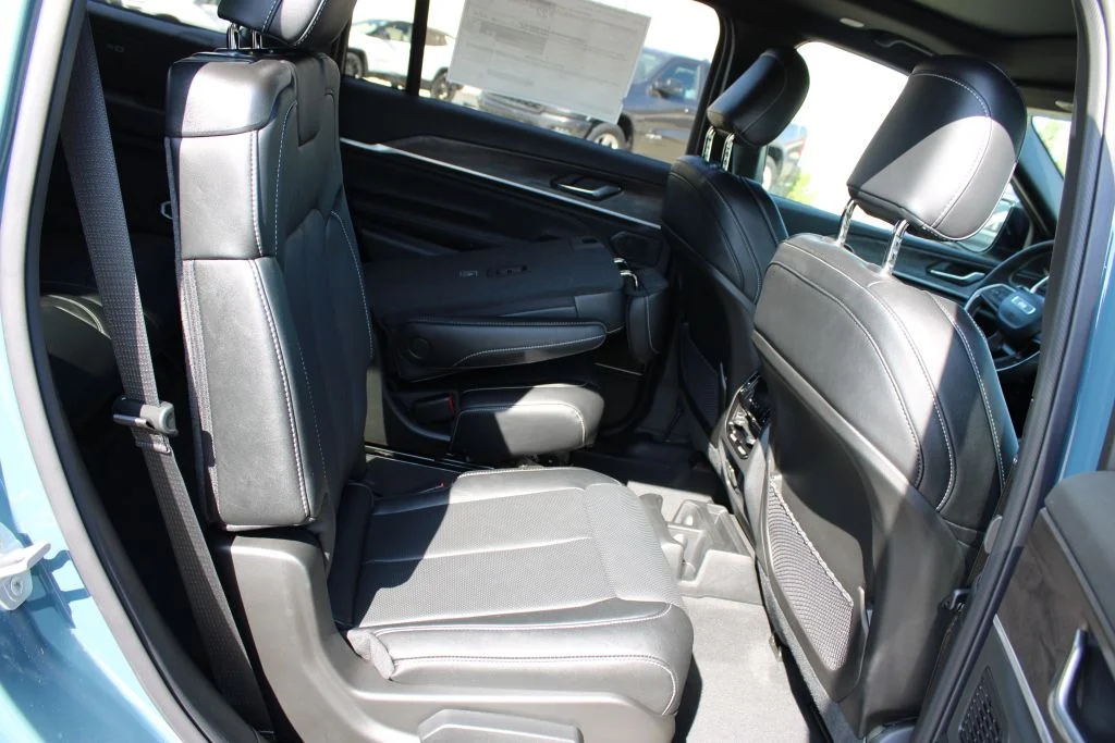 New 2026 Steel Blue Exterior Paint Jeep Limited Reserve image 13