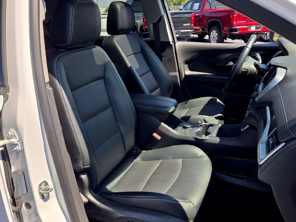 Used 2023 SUMMIT WHITE GMC SLT image 17