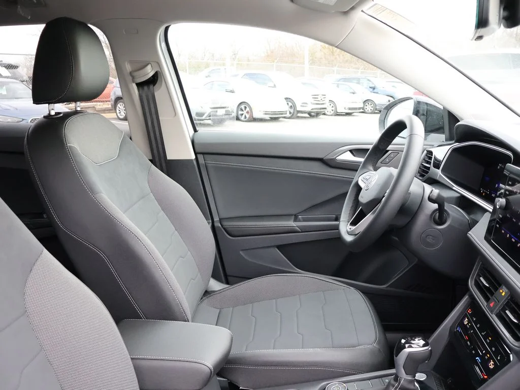 New 2026 White Volkswagen 1.5T SE Black image 13