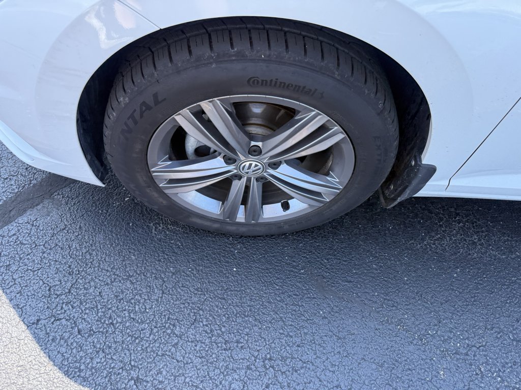 Used 2019 White Volkswagen 1.4T R-Line image 10