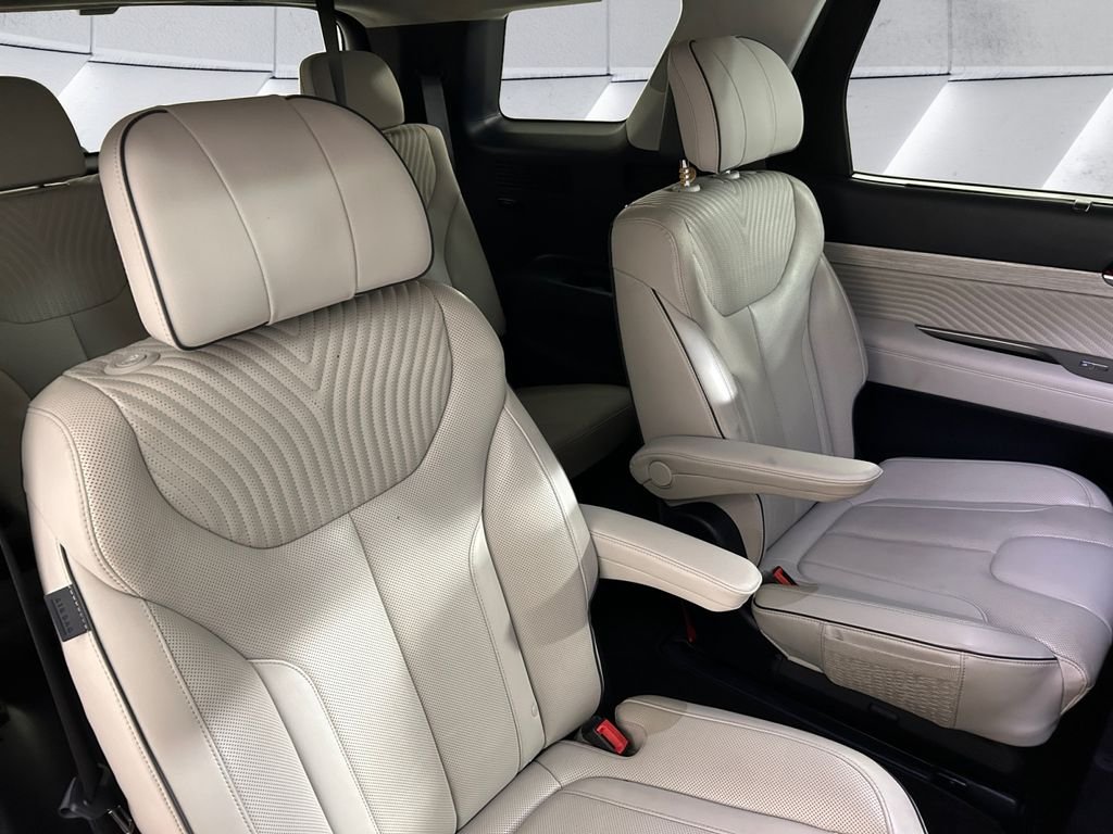 Used 2025 Black Hyundai Calligraphy image 16