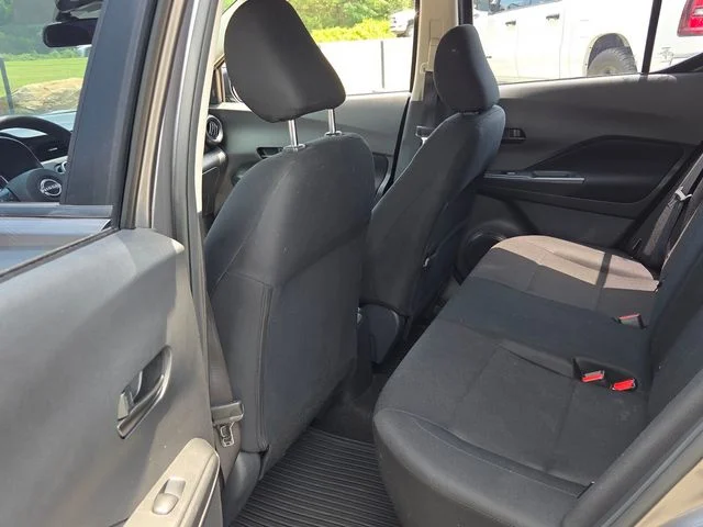 Used 2025 Gray Nissan S image 7
