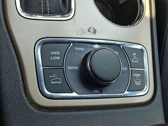 Used 2017 Red Jeep Limited image 29
