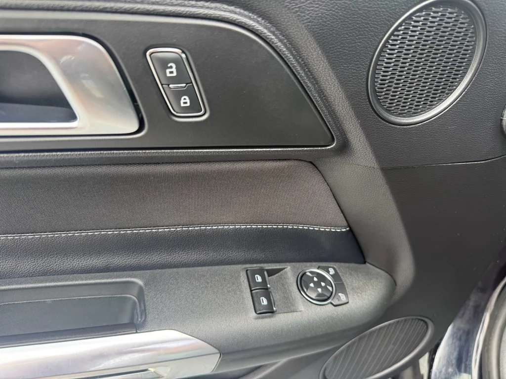 2021 Ford Mustang EcoBoost - Photo 12