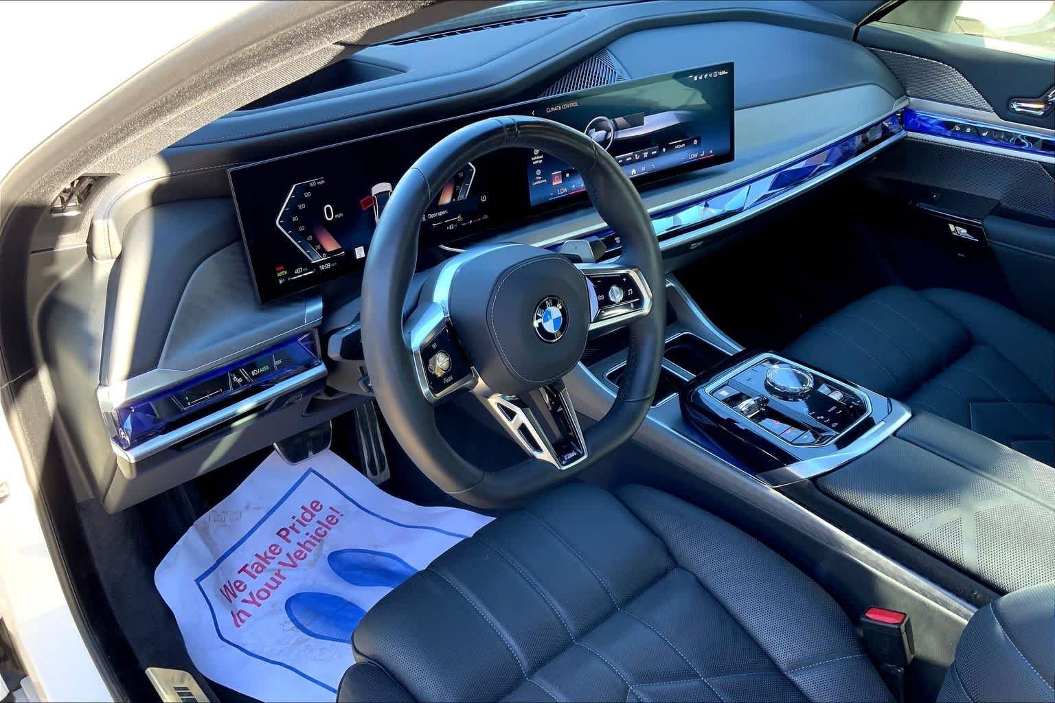 2025 BMW 7 Series 760i - Photo 8