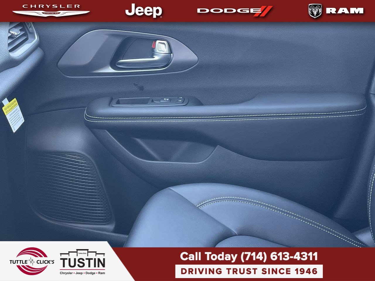 New 2026 Diamond Black Crystal Pearl-Coat Exterior Paint Chrysler Select image 21