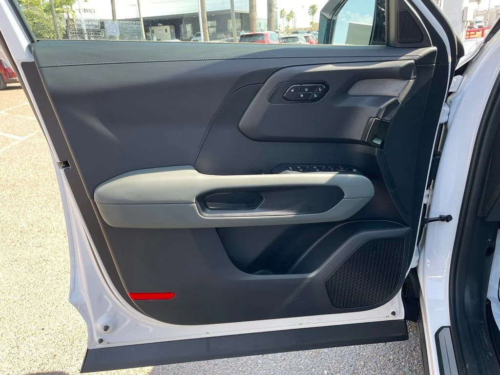 New 2027 White Kia  image 16