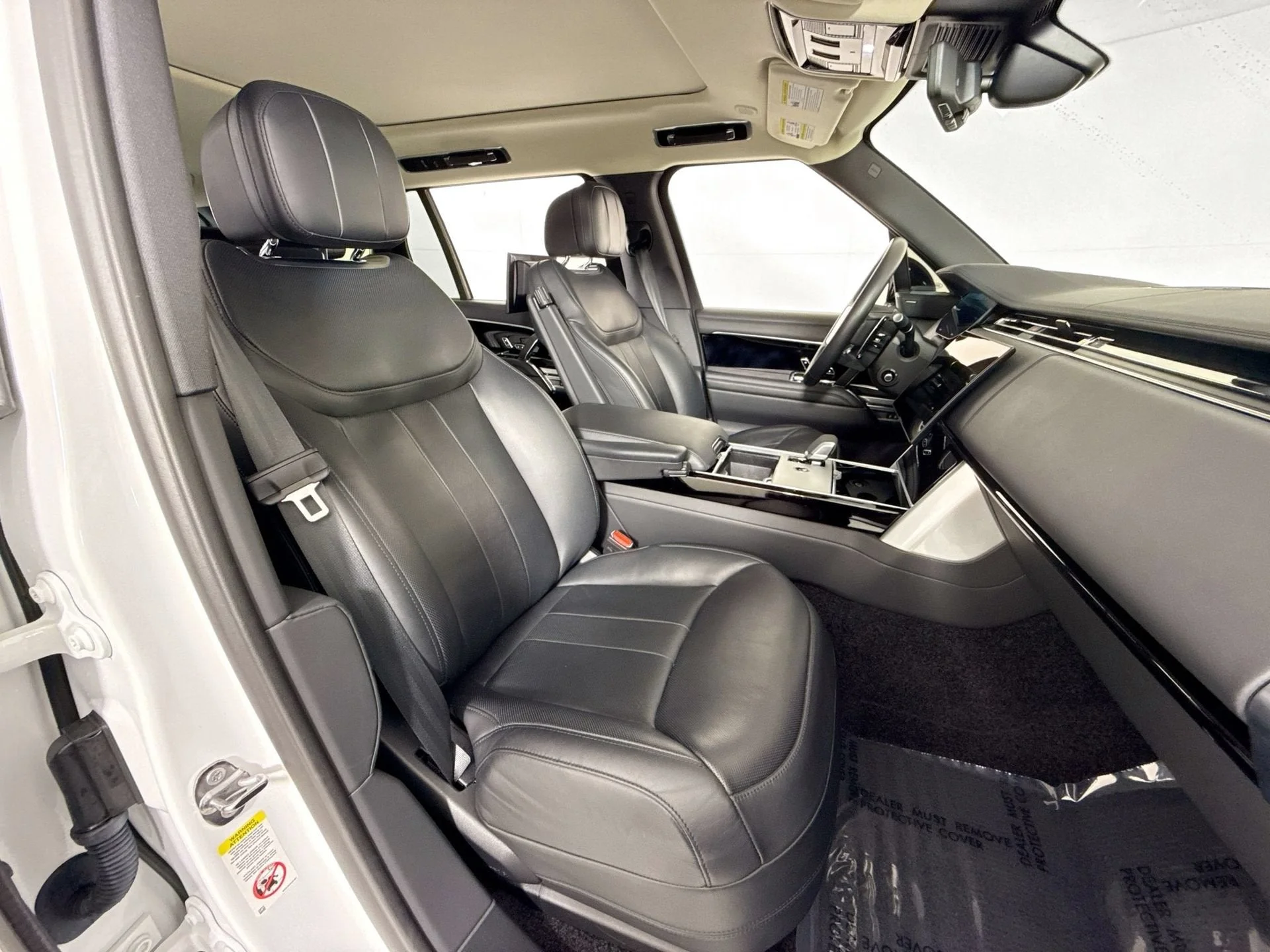 Used 2024 Fuji White Land Rover SE W/REAR DVD image 23