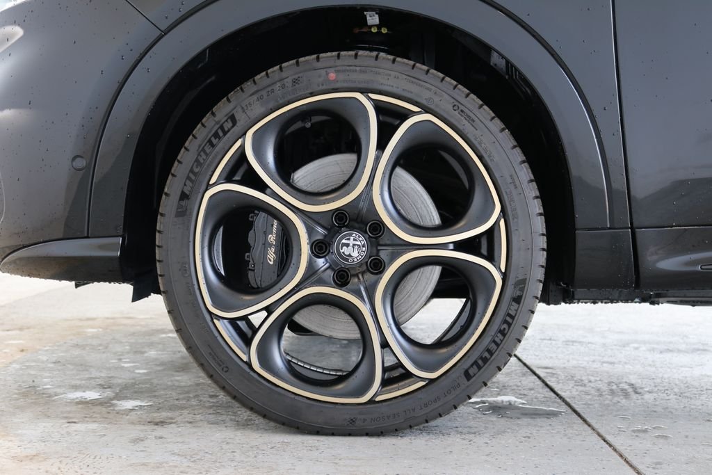 New 2025 Alfa Black Exterior Paint Alfa Romeo Intensa image 45
