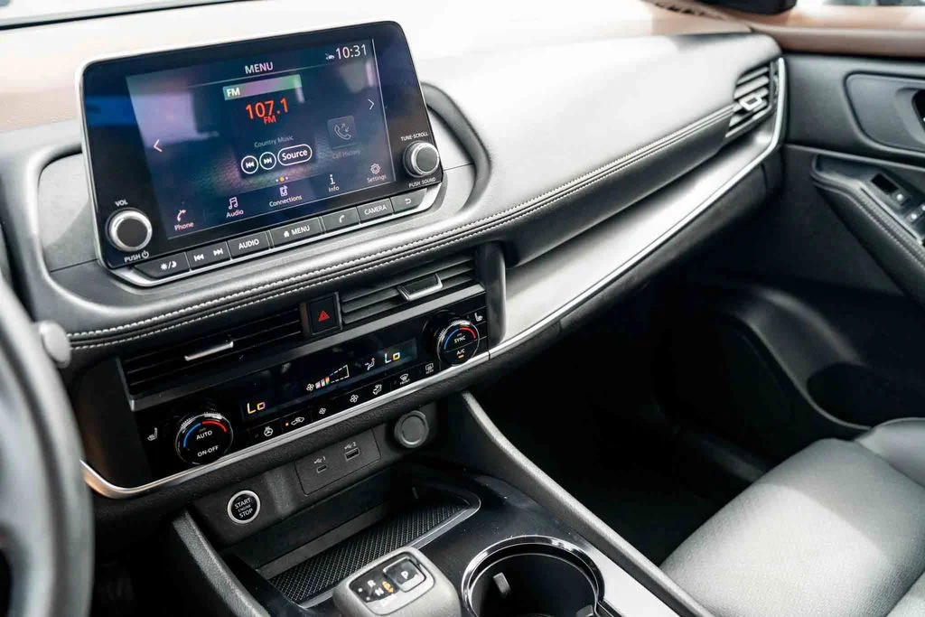 Used 2023 Silver Nissan SV image 18