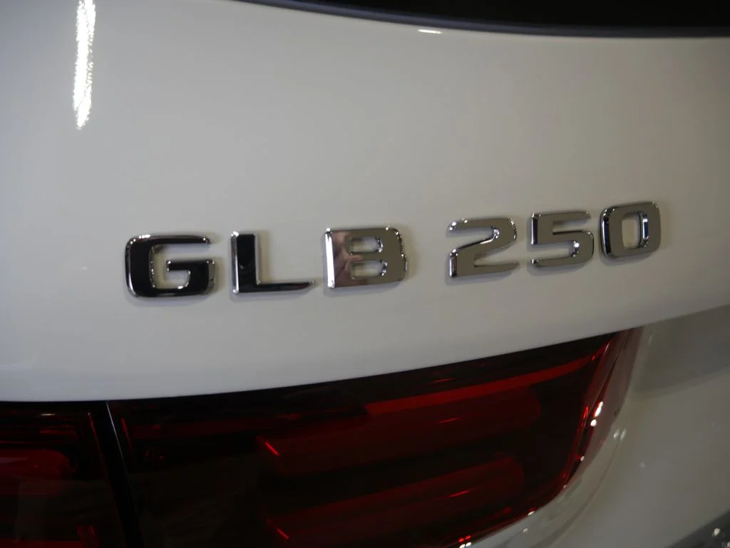 New 2026 Polar White Mercedes-Benz GLB 250 image 9