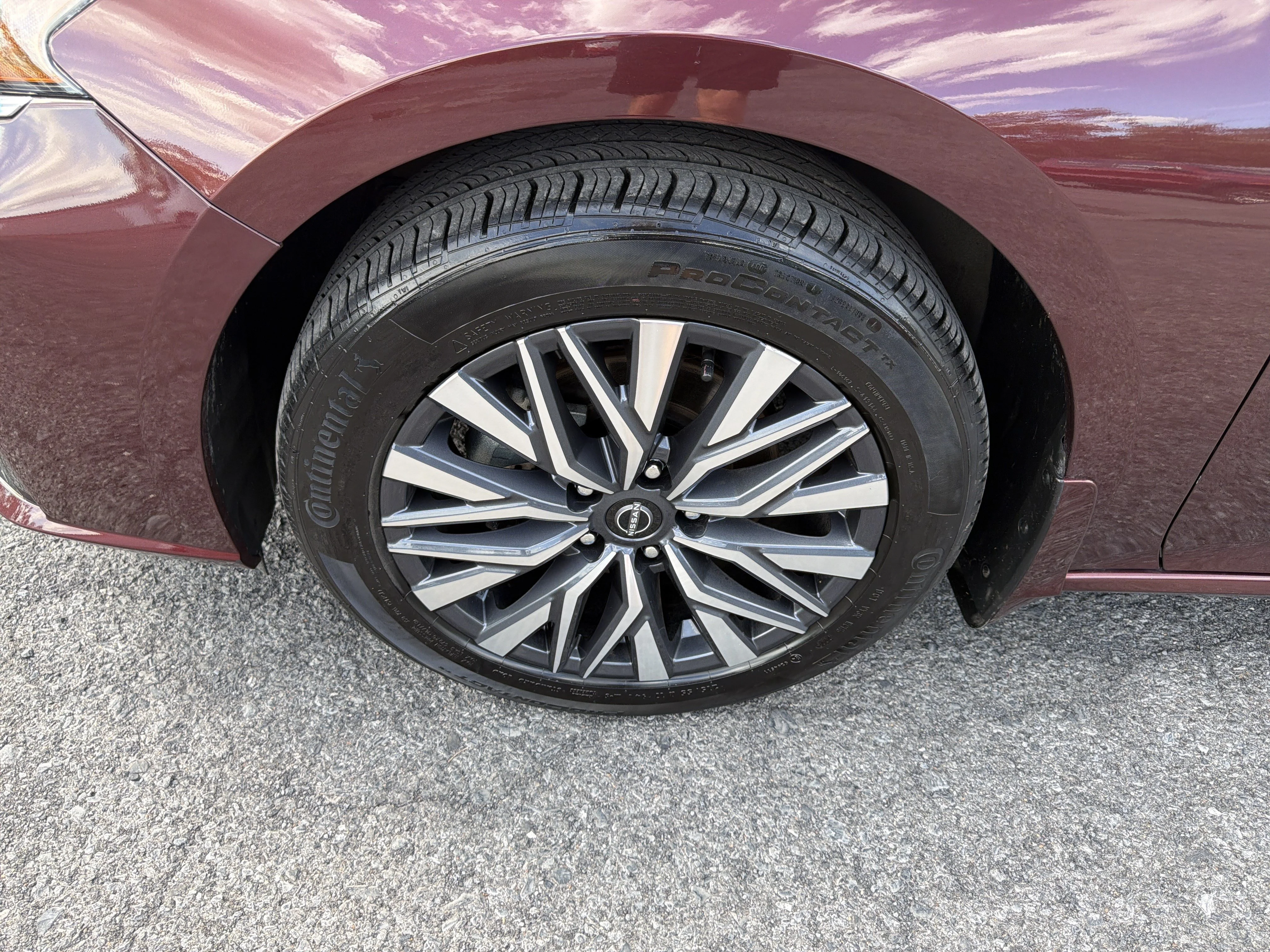 Used 2023 Garnet Pearl Metallic Nissan 2.5 SV image 11