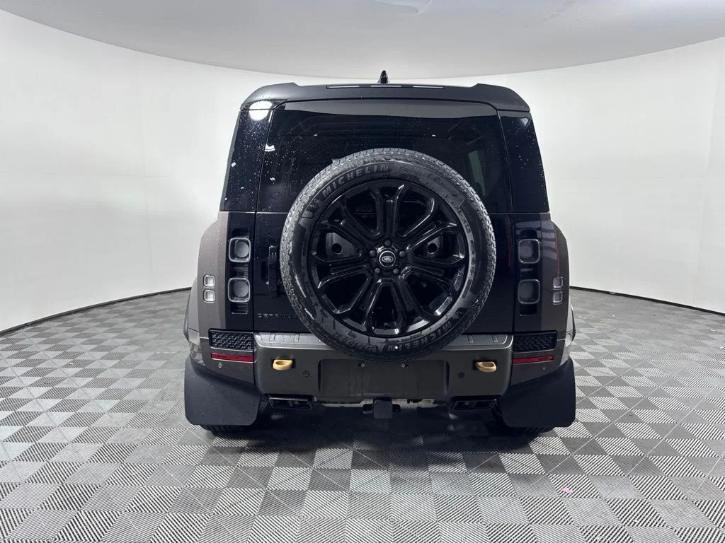 Used 2025 Gray Land Rover OCTA image 6