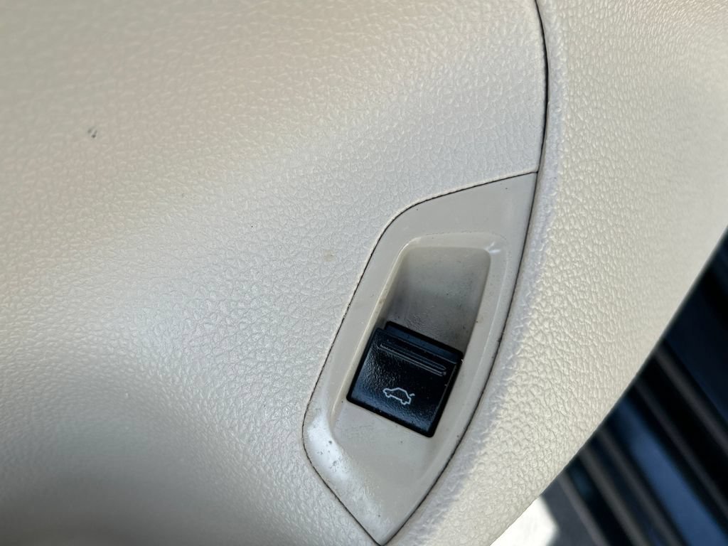 Used 2018 Black Volkswagen 2.0T SE image 20