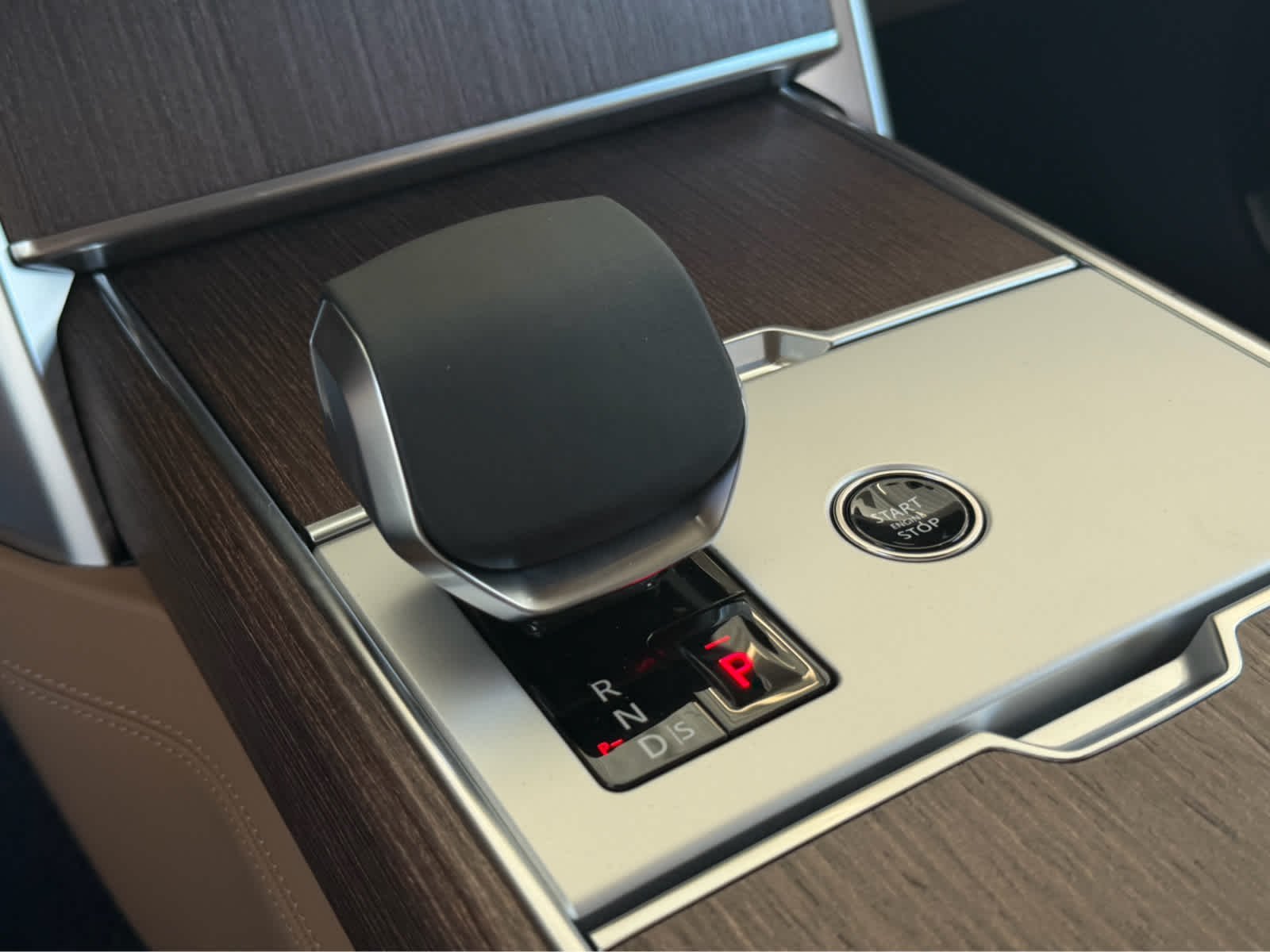 New 2026 Varesine Blue LAND ROVER SE image 19