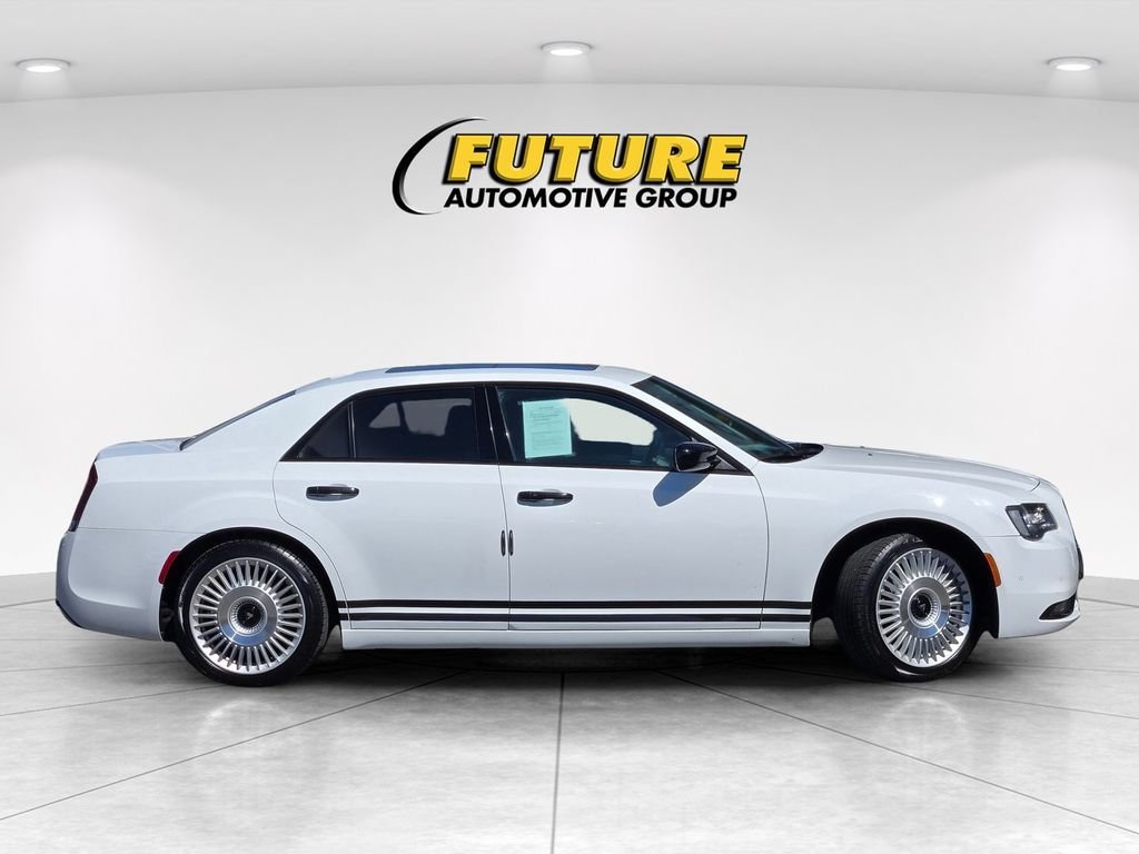 Used 2022 White Chrysler S image 3