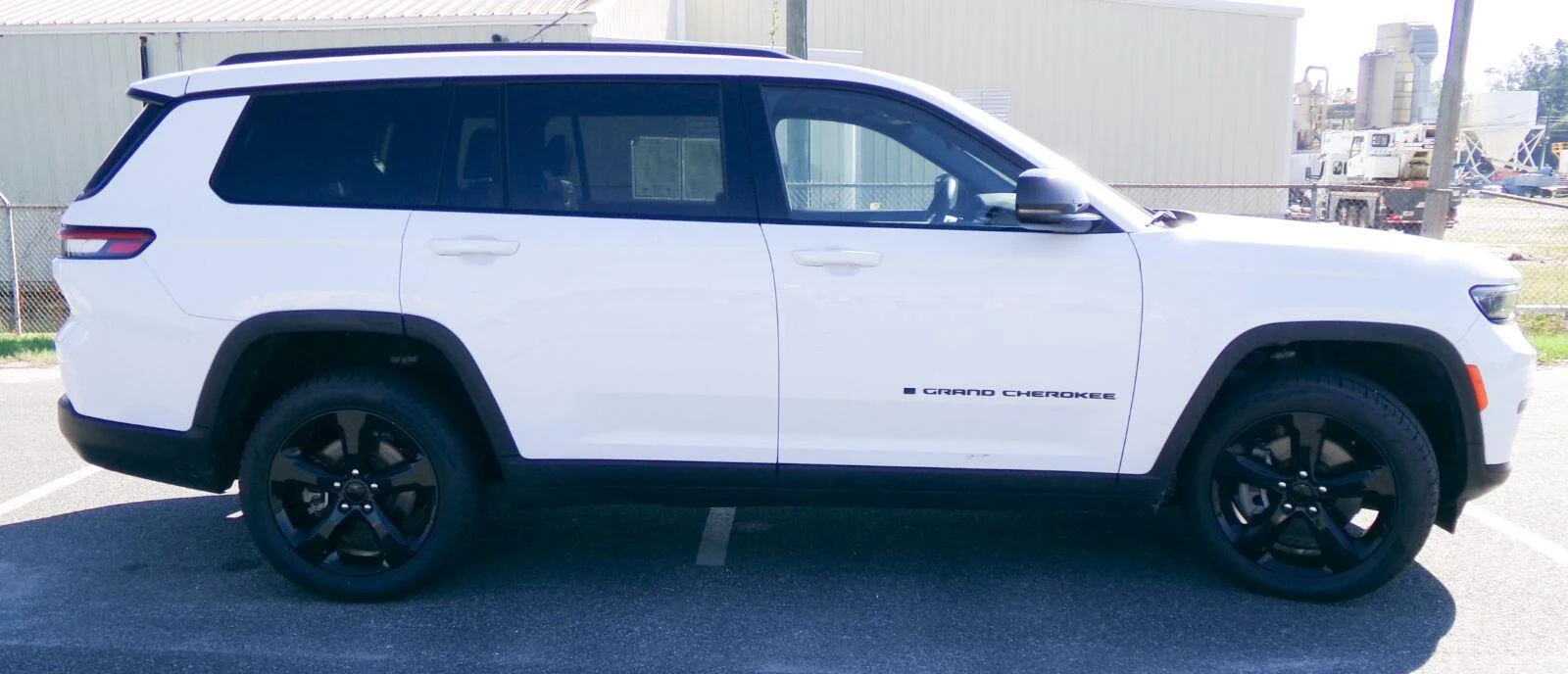Used 2023 Bright White Clearcoat Jeep Altitude image 6