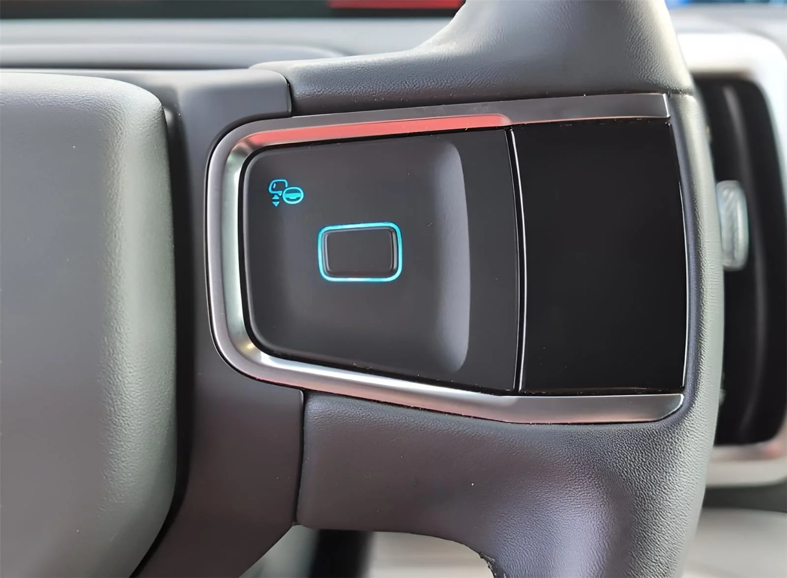 Used 2025 Agate Black Ford Active image 21