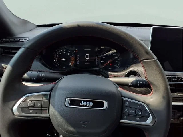 Used 2025  Jeep Trailhawk image 8