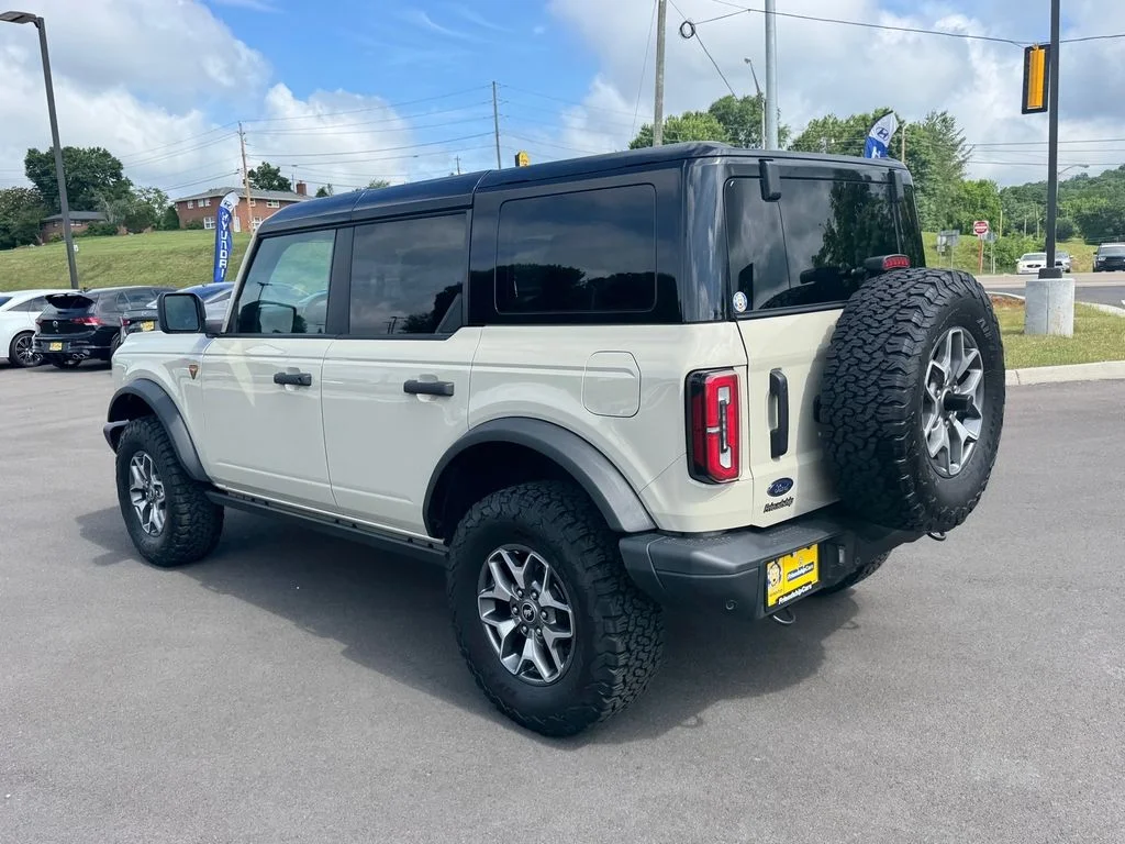 Used 2025 Beige Ford Badlands image 5