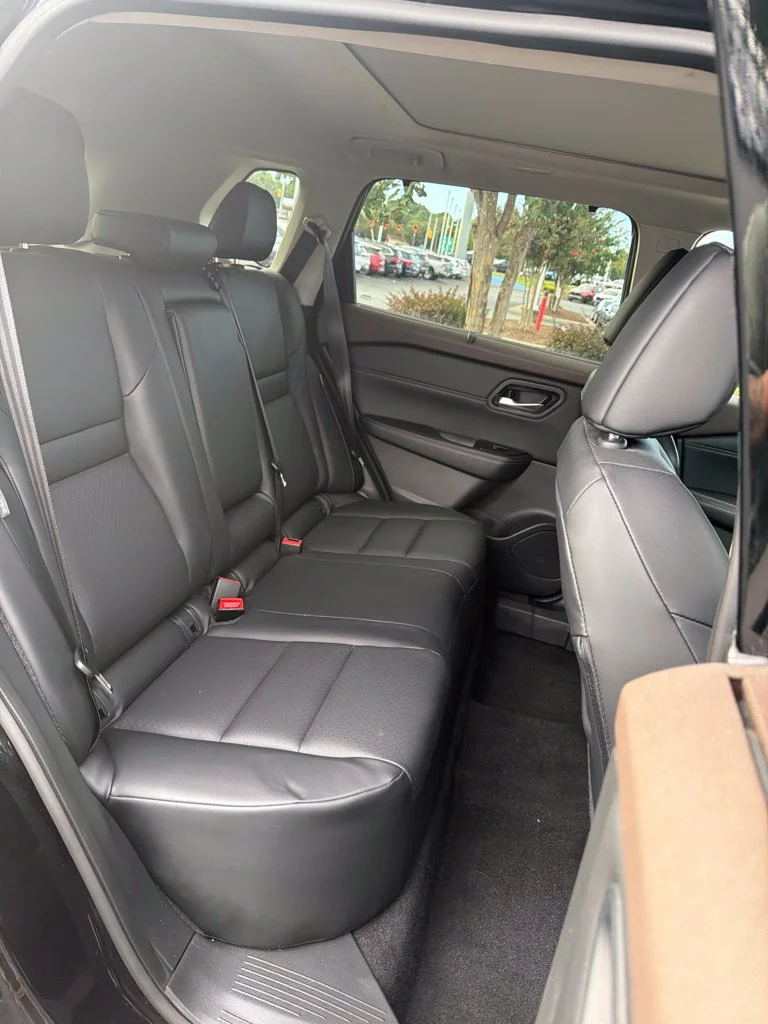 2023 Nissan Rogue SV SUV Slide 4