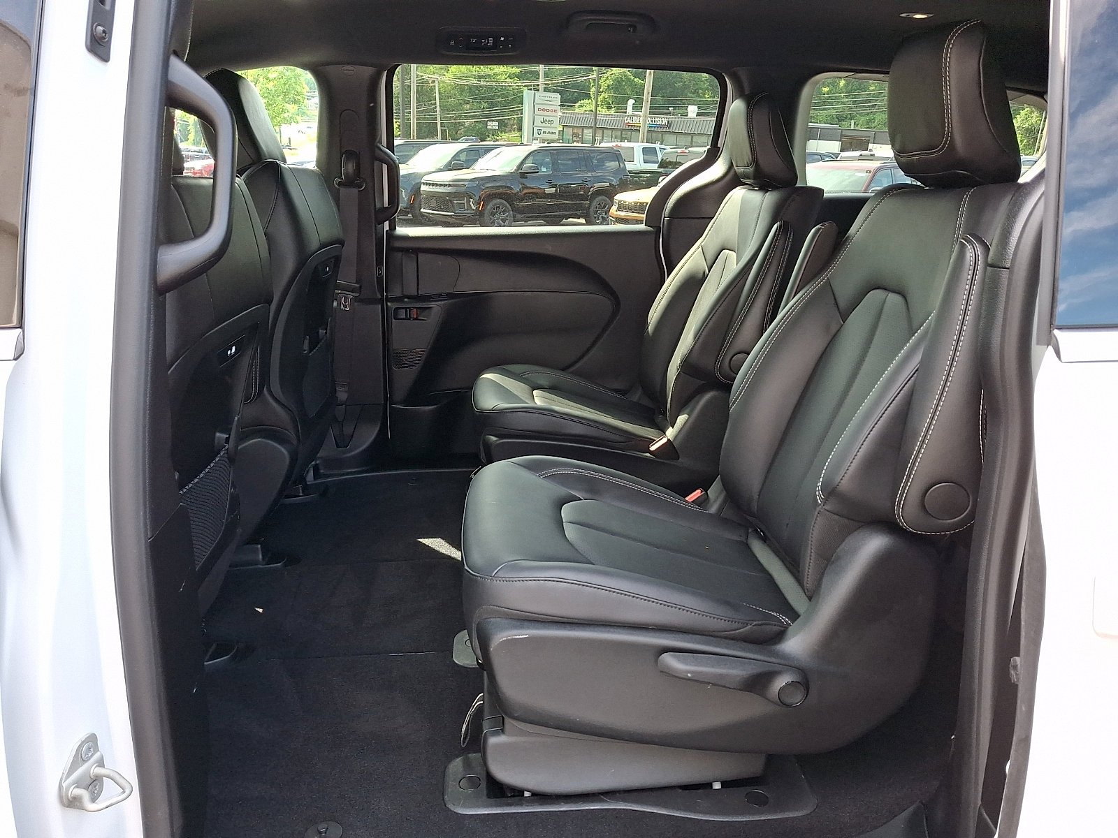 Used 2025 Bright White Clearcoat Chrysler Hybrid Select image 10