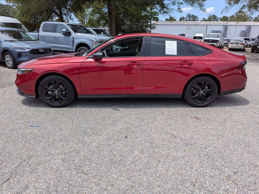 Used 2025 Red Honda SE image 2