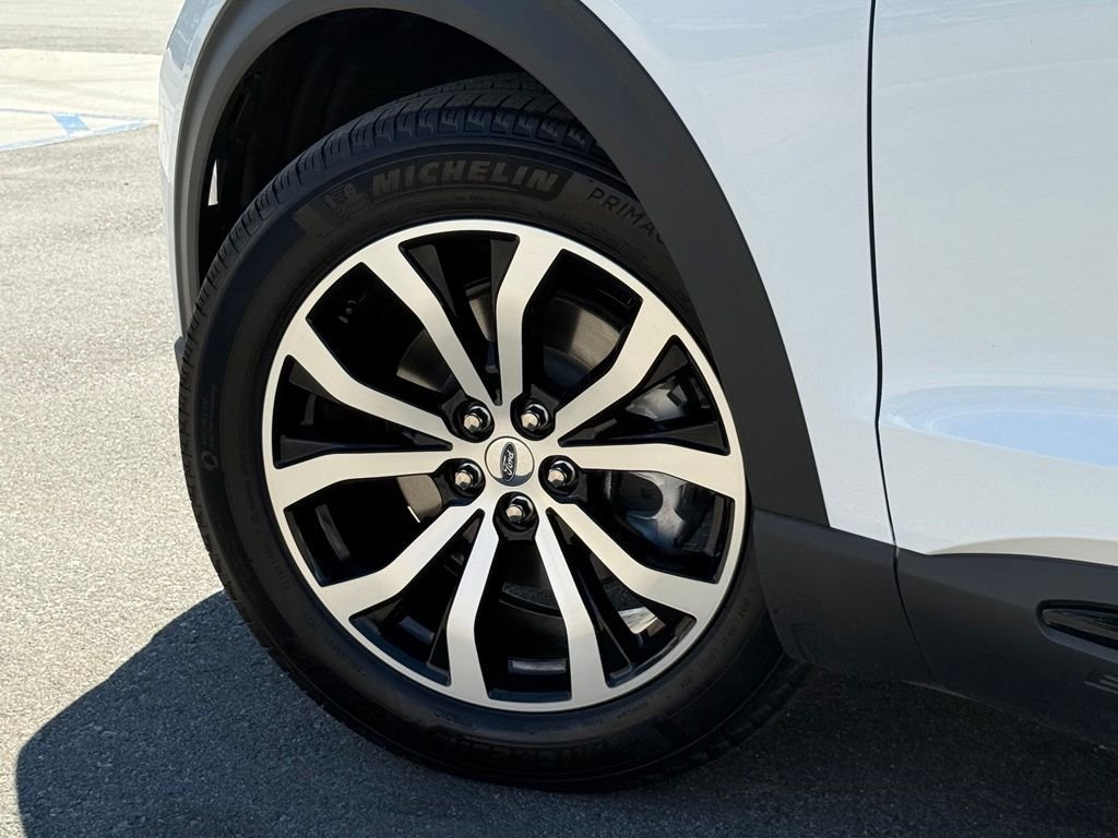 New 2026 Star White Metallic Tri-Coat Ford ST-Line image 16